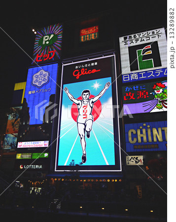 道頓堀のグリコの看板の写真素材 1328