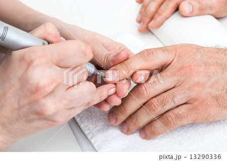 manicure male hands 13290336