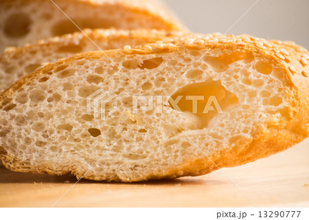 sliced ​​bread with cereals 13290777