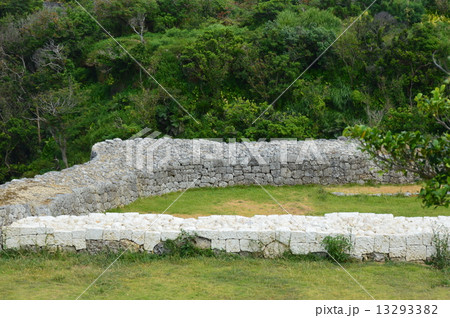 世界遺産・勝連城跡(沖縄県うるま市勝連南風原) 世界遺産・勝連城跡(沖縄県うるま市勝連南風原) 13293382