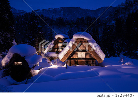 冬の白川郷 13294407