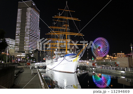 日本丸とコスモクロックの夜景　全館点灯日 13294669