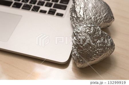 夜食のおにぎり 夜食のおにぎり 13299919