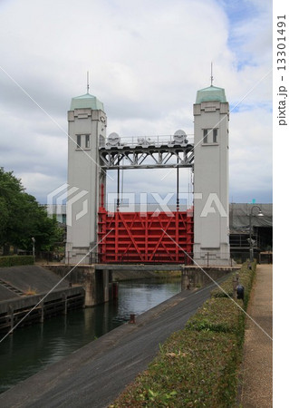 三栖閘門 13301491