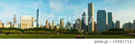 Downtown Chicago as seen from Grant park Downtown Chicago as seen from Grant park 13301713