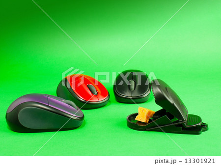 Three computer mouses with a mousetrap Three computer mouses with a mousetrap 13301921