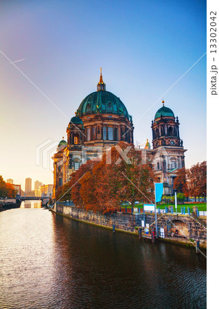Berliner Dom cathedral in the morning 13302042