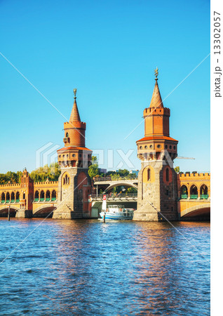 Oberbaum bridge in Berlin 13302057