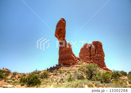 Balancing Rock at Arches National PArk, Urah 13302268