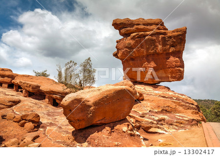 Balancing rock in Garden of the Gods 13302417