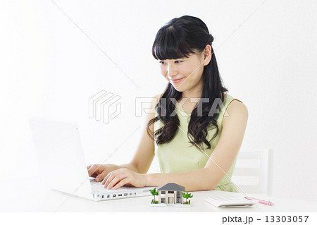 若い女性 若い女性 13303057