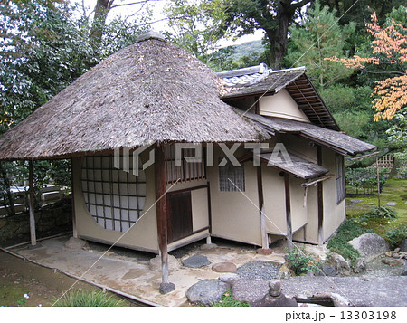 小さい日本家屋の写真素材