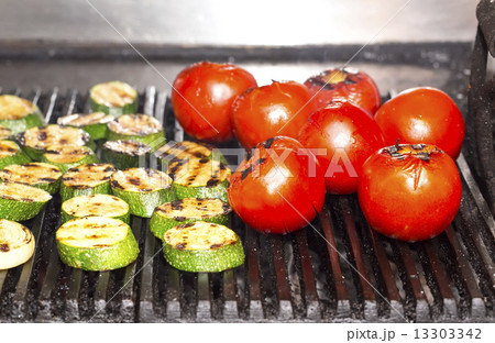 cooking vegetables on the grill in the restaurant 13303342