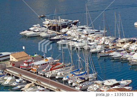 Pier with white yachts 13305125