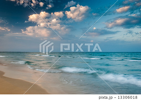 Tropical Beach ay Sunset 13306018