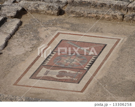 世界遺産 古代リキヤの レトゥーン遺跡 神殿跡の床の絵の写真素材