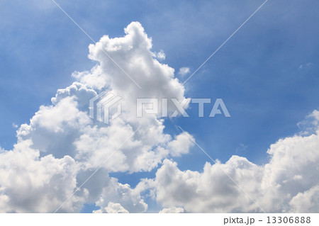 Blue sky 13306888