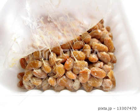 納豆を食べる準備 フィルムをはがす 納豆を食べる準備 フィルムをはがす 13307470
