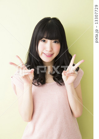 ビューティーイメージ 若い女性 ビューティーイメージ 若い女性 13307729