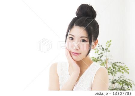 ビューティーイメージ 若い女性 ビューティーイメージ 若い女性 13307783