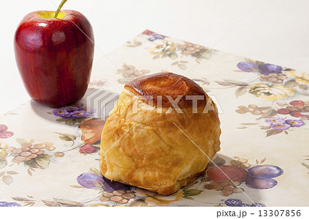 丸々１個のりんごパイ・焼き菓子 13307856
