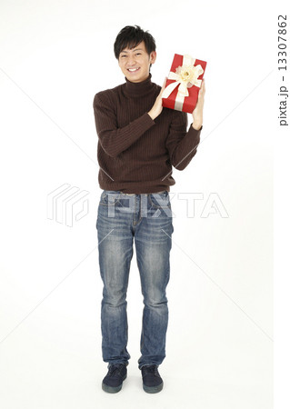 プレゼント若い男性 13307862