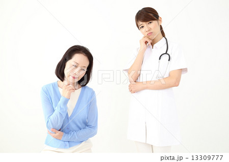医療イメージ(看護師と女性患者) 医療イメージ(看護師と女性患者) 13309777