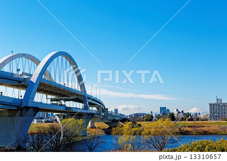 江北ジャンクションと五色桜大橋と富士山 江北ジャンクションと五色桜大橋と富士山 13310657