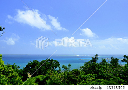 久高島と沖縄の海 久高島と沖縄の海 13313506