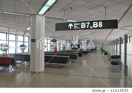 空港の出発ロビー 13314035