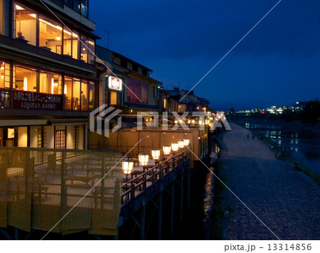 夏の鴨川納涼床 13314856