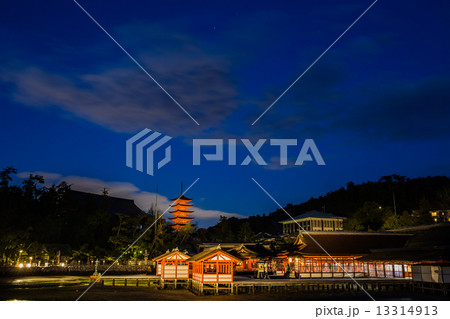 宮島 厳島神社の夜景 宮島 厳島神社の夜景 13314913