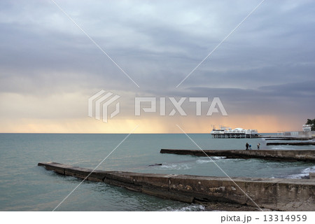Sea and breakwaters 13314959