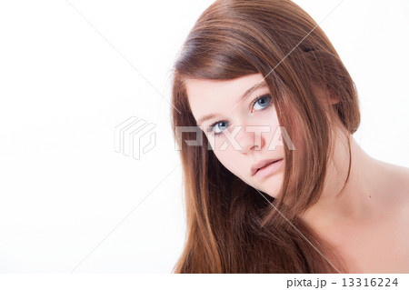 Beauty looks 13316224