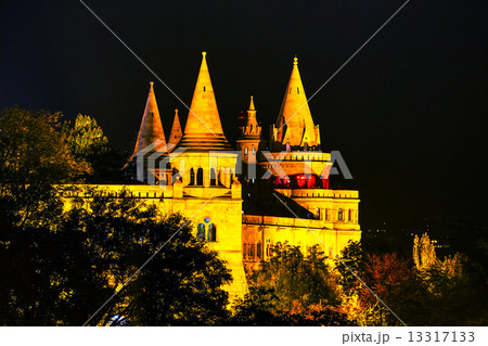 Fisherman bastion in Budapest, Hungary 13317133