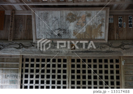 信濃三十三観音霊 場明真山清滝観音堂(第十一番札所)阿弥陀堂と絵馬 信濃三十三観音霊 場明真山清滝観音堂(第十一番札所)阿弥陀堂と絵馬 13317488