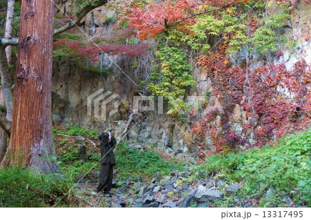 信濃三十三観音霊　場明真山　阿弥陀堂（第十一番札所）幻の滝 13317495