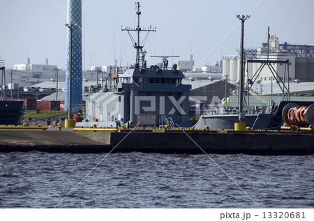 アメリカ軍の上陸用舟艇 13320681