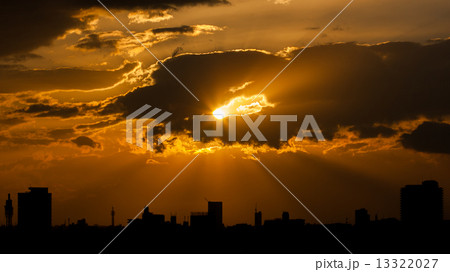 冬の名古屋上空の綺麗な夕焼け 冬の名古屋上空の綺麗な夕焼け 13322027