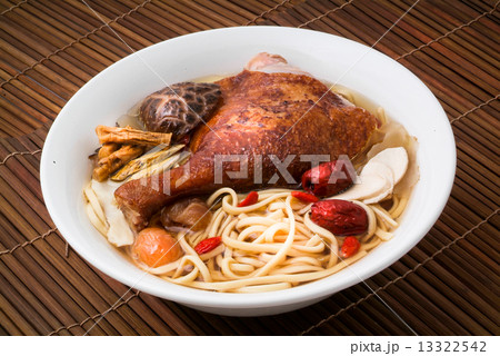 Duck noodle food 13322542