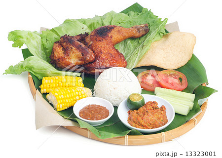 Indonesian traditional food, chicken, fish, vegetables 13323001