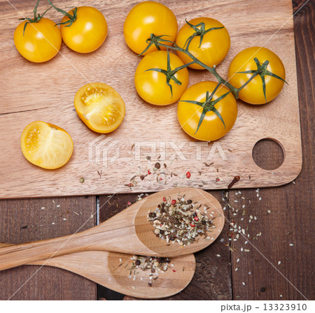 vegetables and spices 13323910