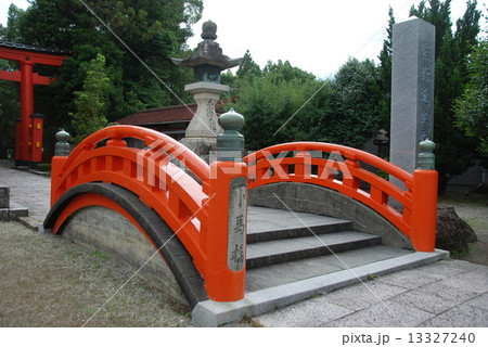 熊野速玉大社の参道入口の「下馬橋」(和歌山県新宮市新宮) 熊野速玉大社の参道入口の「下馬橋」(和歌山県新宮市新宮) 13327240