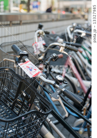 駅前の放置自転車 駅前の放置自転車 13327985