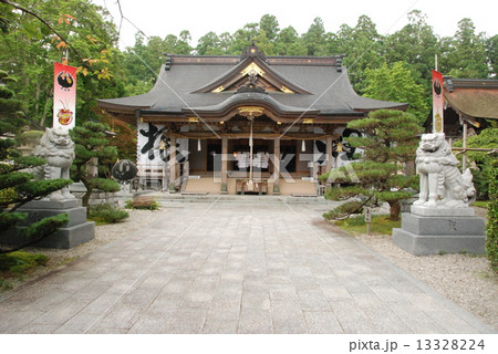 熊野本宮大社・上四社南にある拝殿(田辺市本宮/和歌山県) 熊野本宮大社・上四社南にある拝殿(田辺市本宮/和歌山県) 13328224