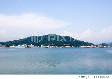 和歌浦沖から眺めた名草山の景色 13330028