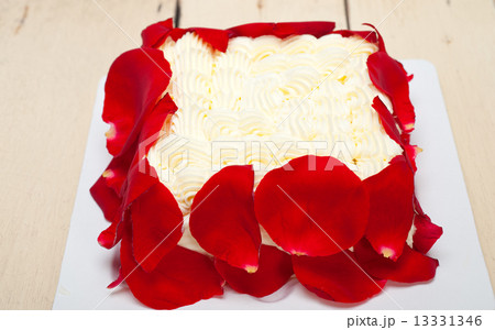 whipped cream mango cake 13331346