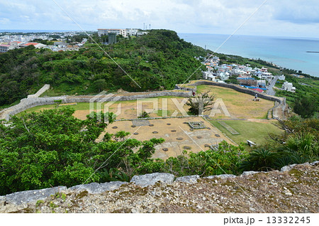 勝連城跡からの景観（沖縄県うるま市勝連南風原） 13332245