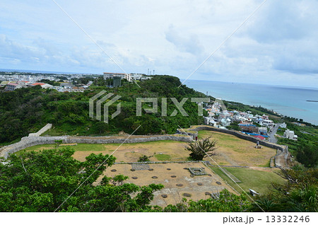 勝連城跡からの景観（沖縄県うるま市勝連南風原） 13332246