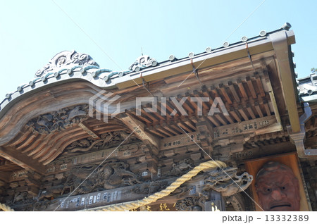 青空・寺の屋根(高尾山・薬王院 有喜寺・本堂/東京都八王子市高尾町) 青空・寺の屋根(高尾山・薬王院 有喜寺・本堂/東京都八王子市高尾町) 13332389